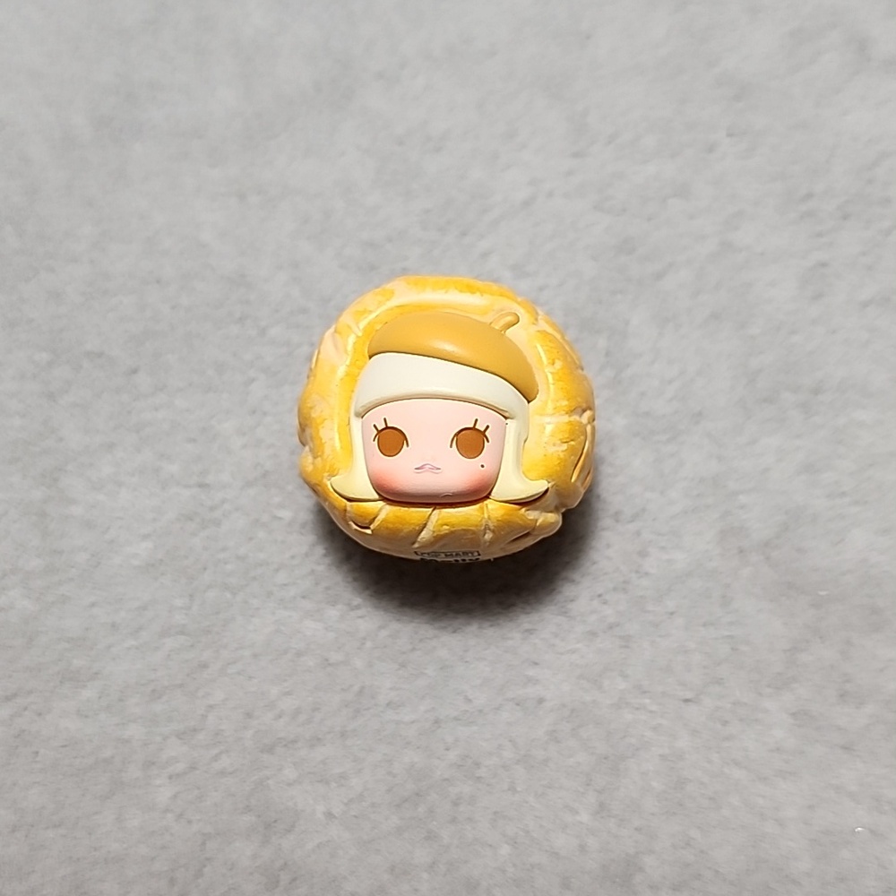 Cute Molly Popcorn Figure (Pop Mart)